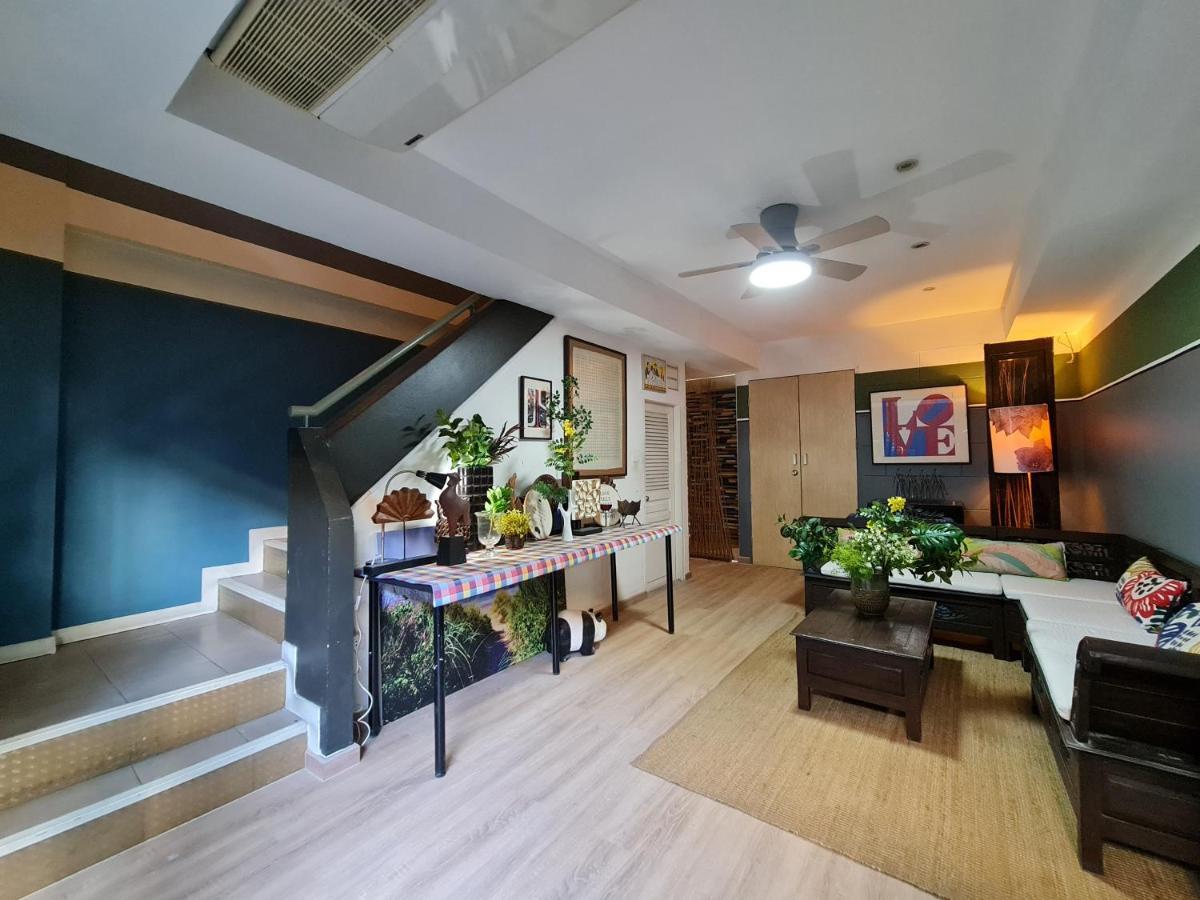 Somewhere To Escape - Hometel Bangkok Buitenkant foto
