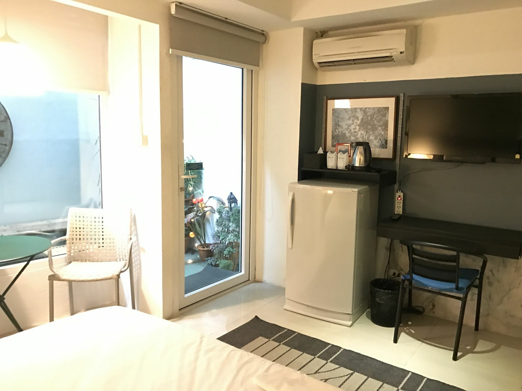 Somewhere To Escape - Hometel Bangkok Buitenkant foto