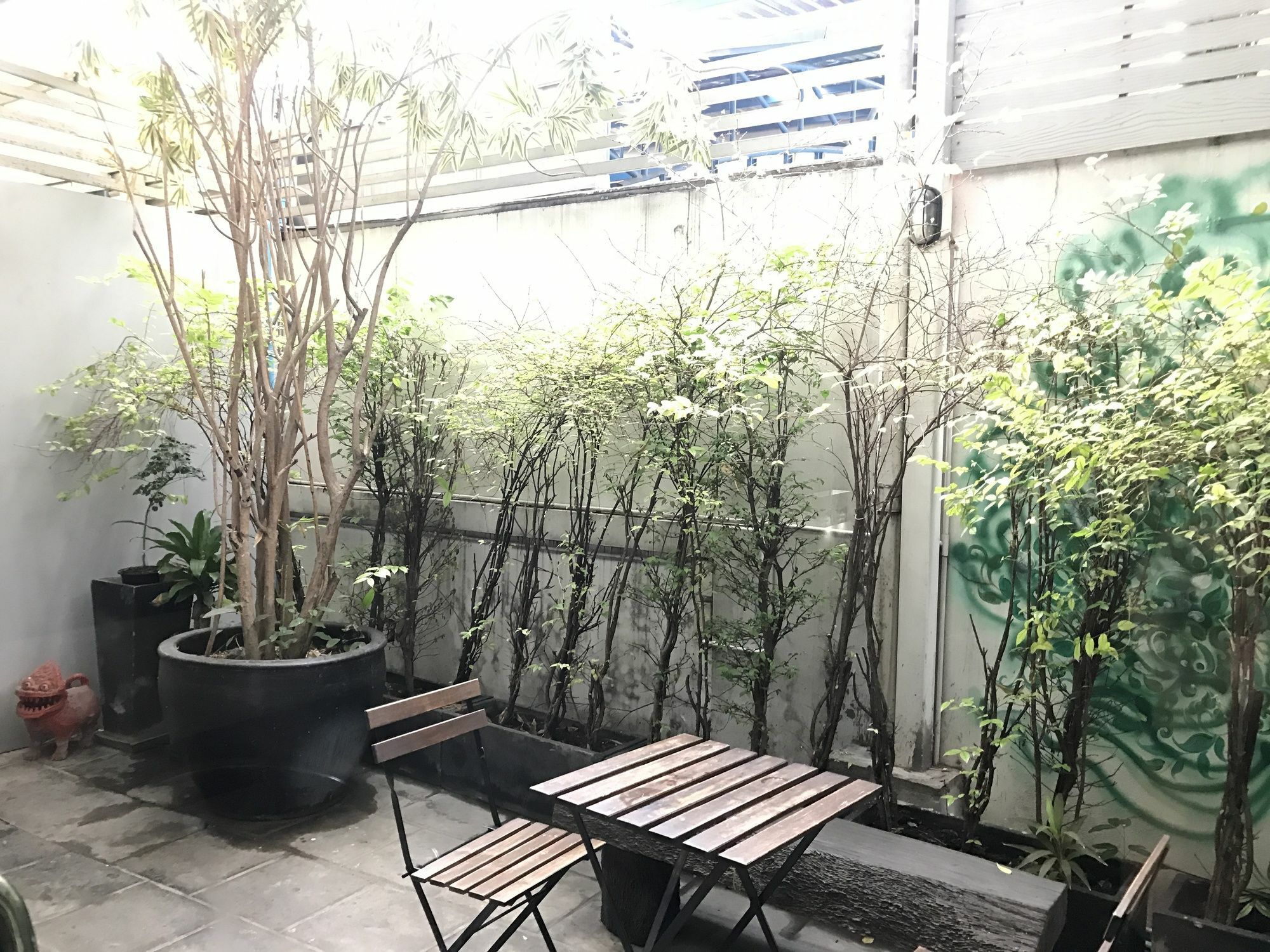 Somewhere To Escape - Hometel Bangkok Buitenkant foto